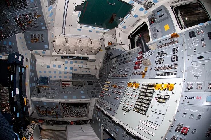 Ракета внутри фото Spectacular Space Shuttle Flight Decks 10 Photos Flight deck, Space shuttle, Spa