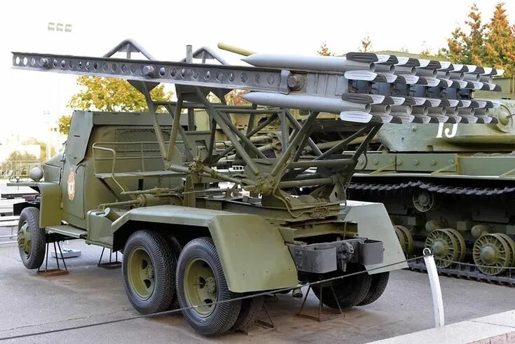 Ракетные установки катюши фото 132 mm BM-13-16 N"Katyusha" multiple launch rocket system (MLRS) on a Studebaker