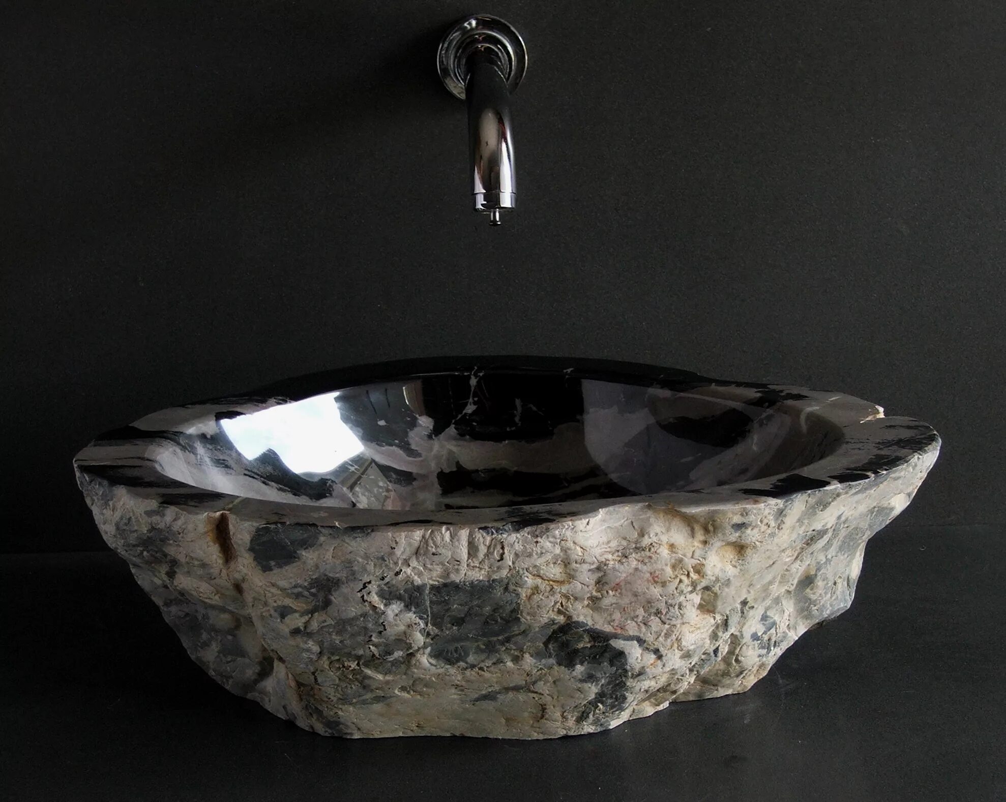 Раковина под камень фото dramatic Harney Vessel Sink