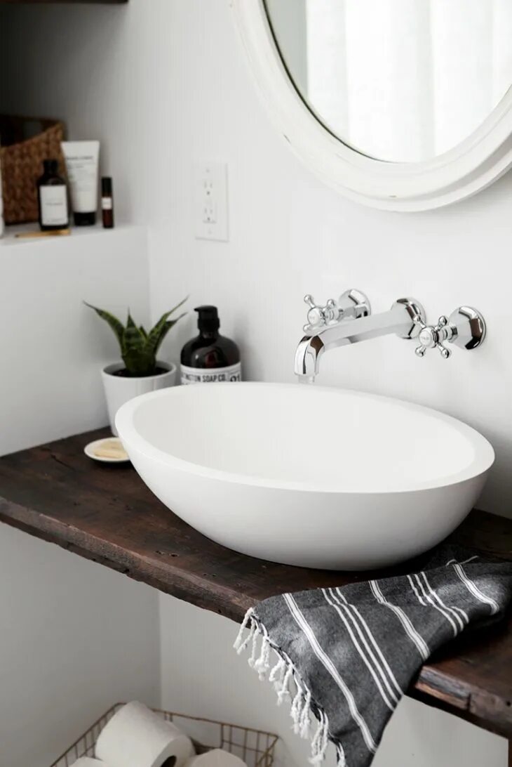 Раковина в ванной фото в интерьере DIY Floating Sink Shelf Small bathroom sinks, Bathroom sink design, Unique bathr