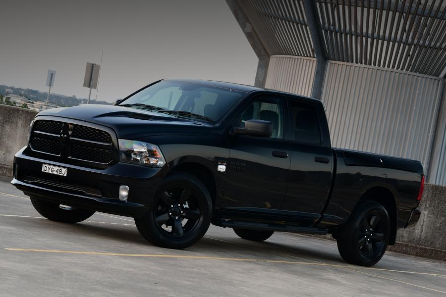 Рам автомобиль фото цена Ram 1500 Express Black Pack Quad Cab в кузове DS 2019 года выпуска для рынка Авс