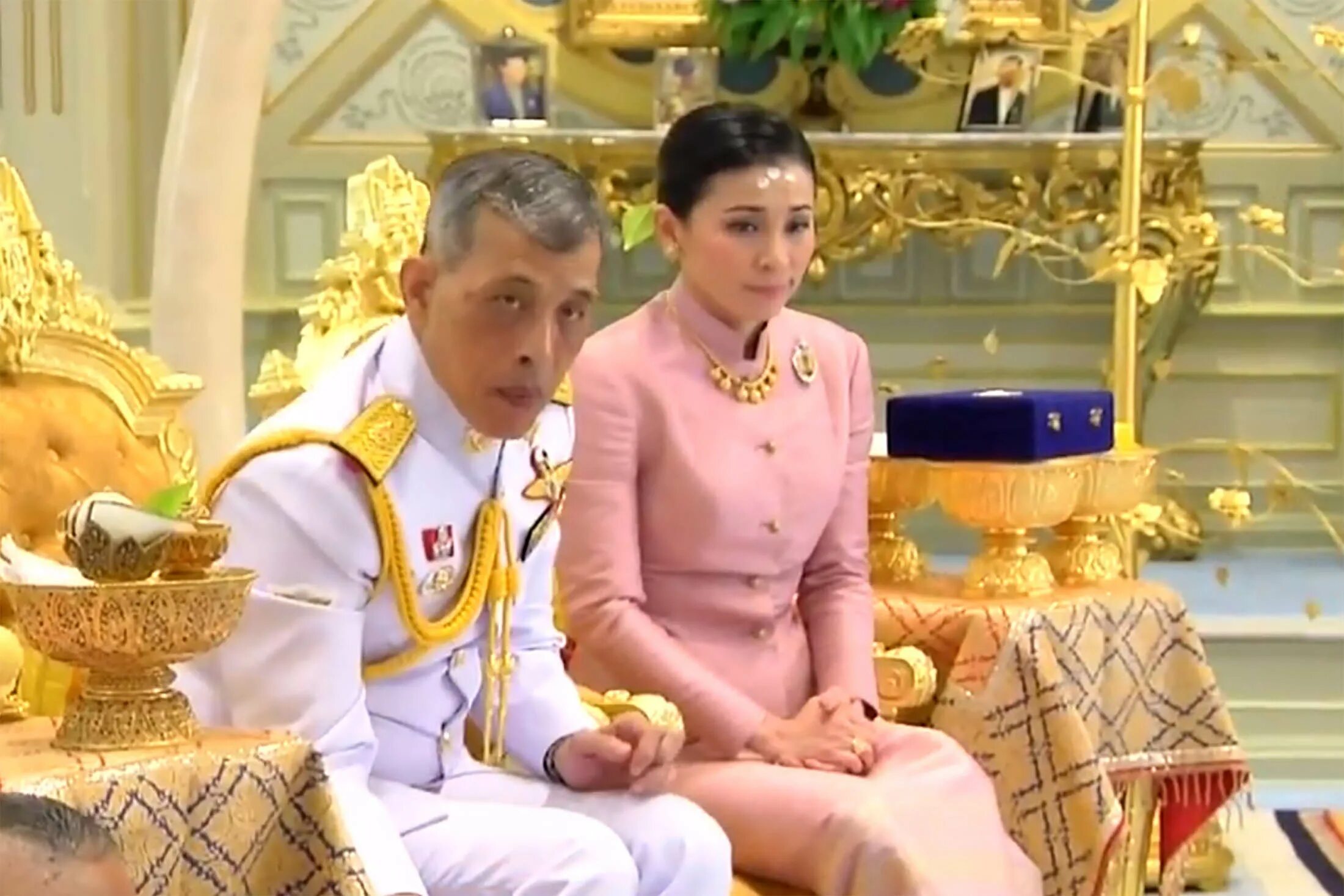 Рама 10 король фото Queen Suthida: Thailand's King Marries Palace Security Chief - Bloomberg