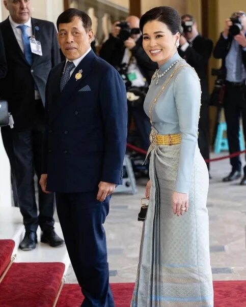 Рама 10 король тайланда фото King of Thailand visiting Charles III at the coronation of the monarch of Great 