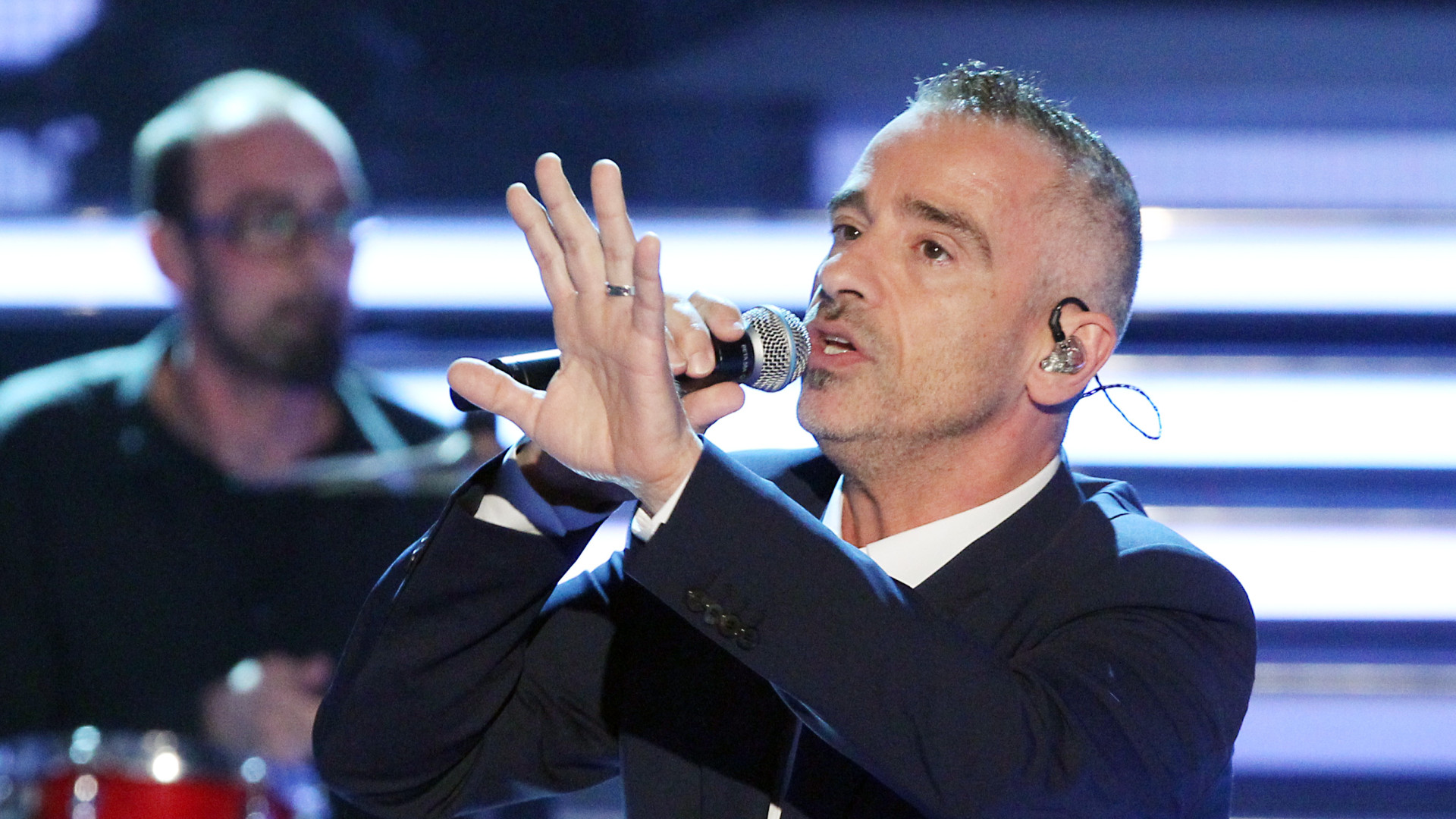 Рамазотти певец фото Eros Ramazzotti opera cordas vocais e cancela shows no Brasil