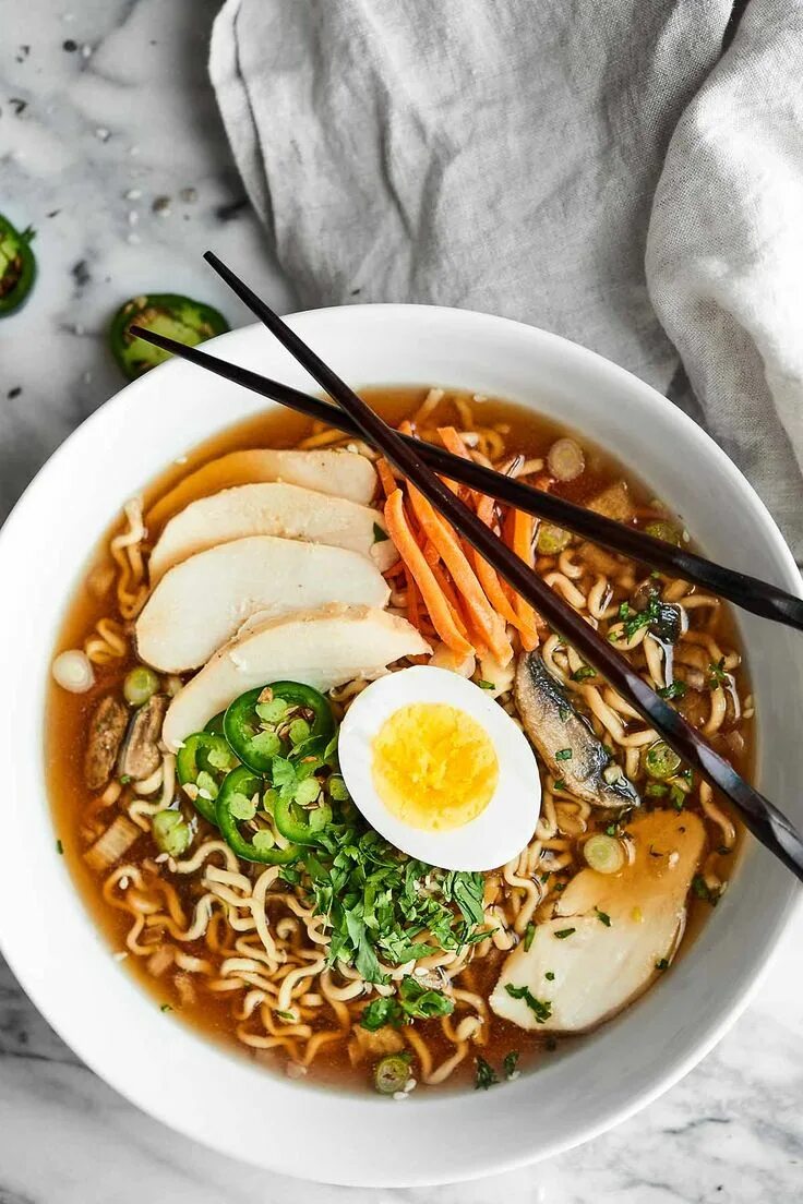 Рамен быстрого приготовления фото Chicken Ramen Noodles made easier in the crockpot! These Slow Cooker Ramen Noodl