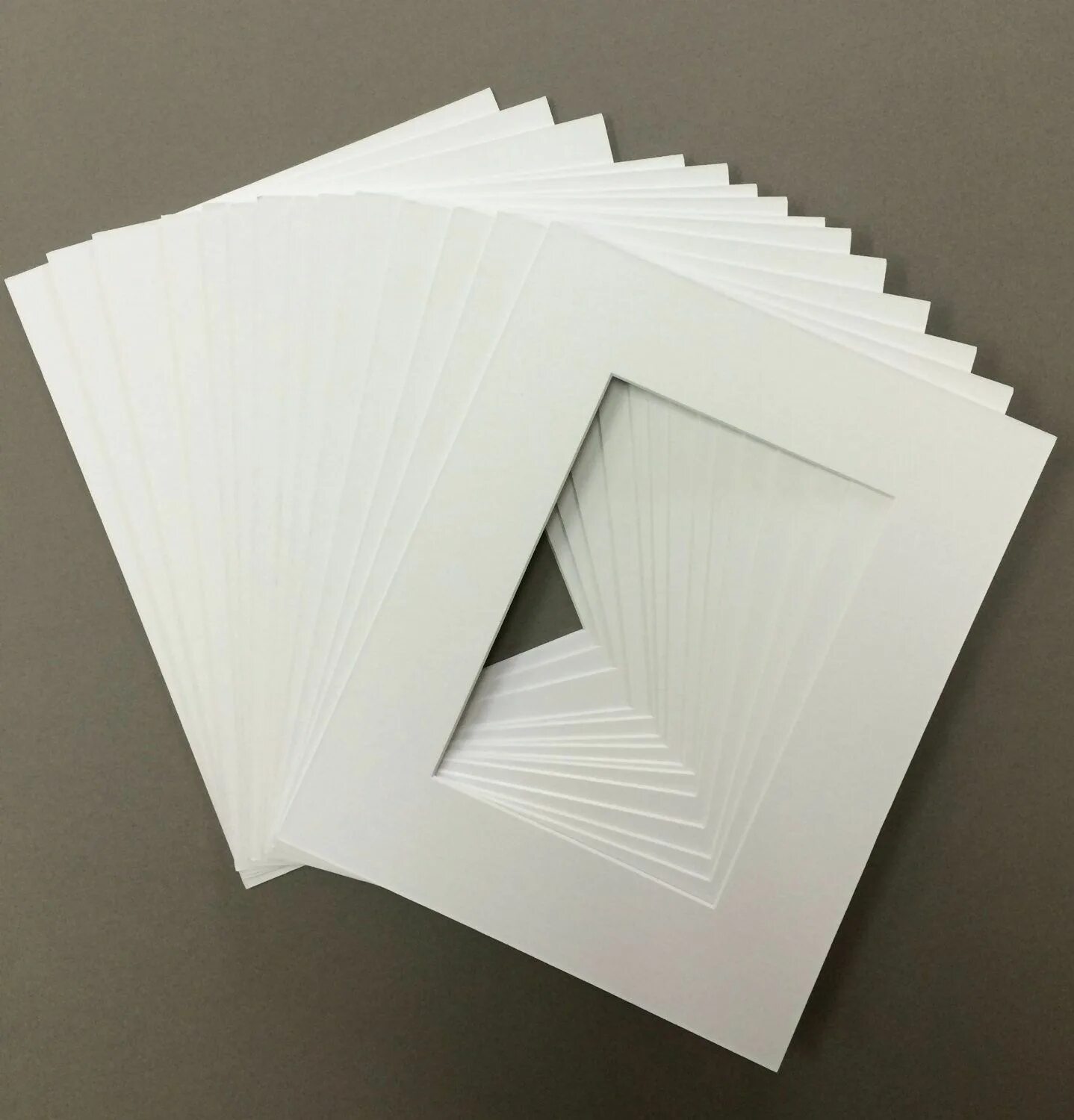 Рамка для фото из бумаги Pack of 50 8x10 White Picture Mats with White Core Bevel Cut for 5x7 Pictures Ma