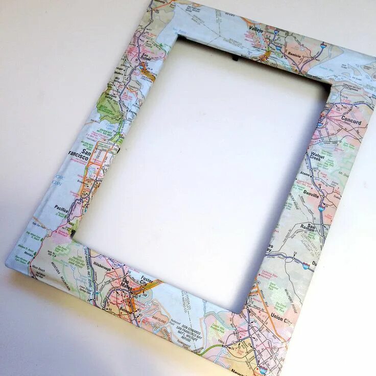 Рамка для фото своими руками Go Places With a DIY Map Picture Frame Diy picture frames, Map pictures, Diy map