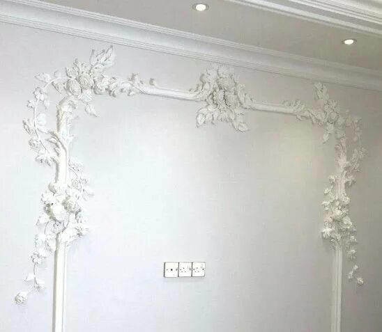 Рамки из гипса на стене в интерьере Pin on Decor Creative wall decor, Ceiling design living room, Plaster wall art