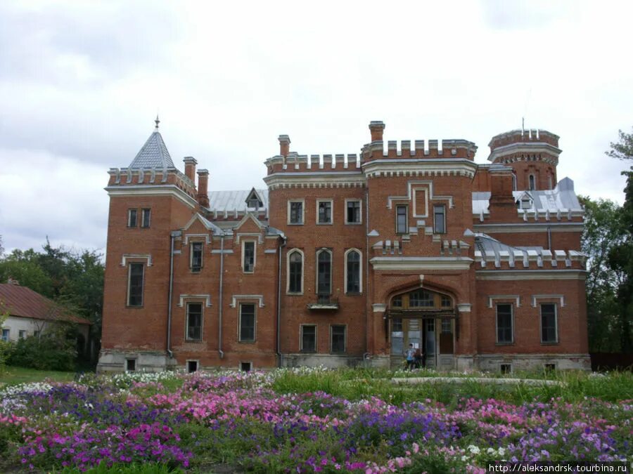 Рамонь замок фото Рамонский замок принцессы Ольги Ольденбургской 2010 (Рамонь, Россия)