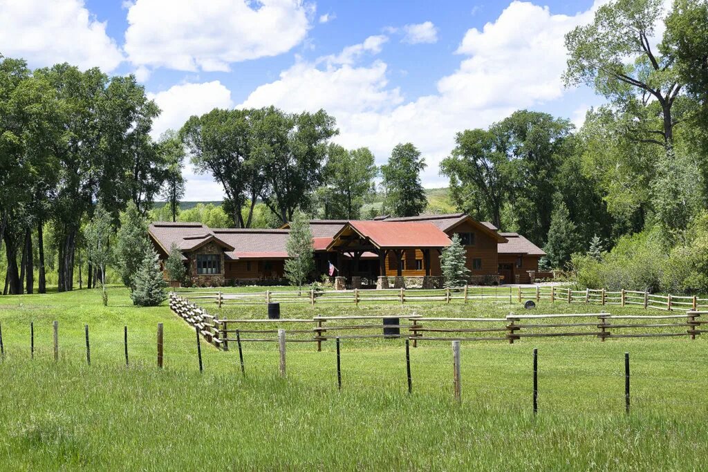 Ранчо ул волкова 16 фото Real Estate Roundup: Ranches in Steamboat Springs - Cowboys and Indians Magazine