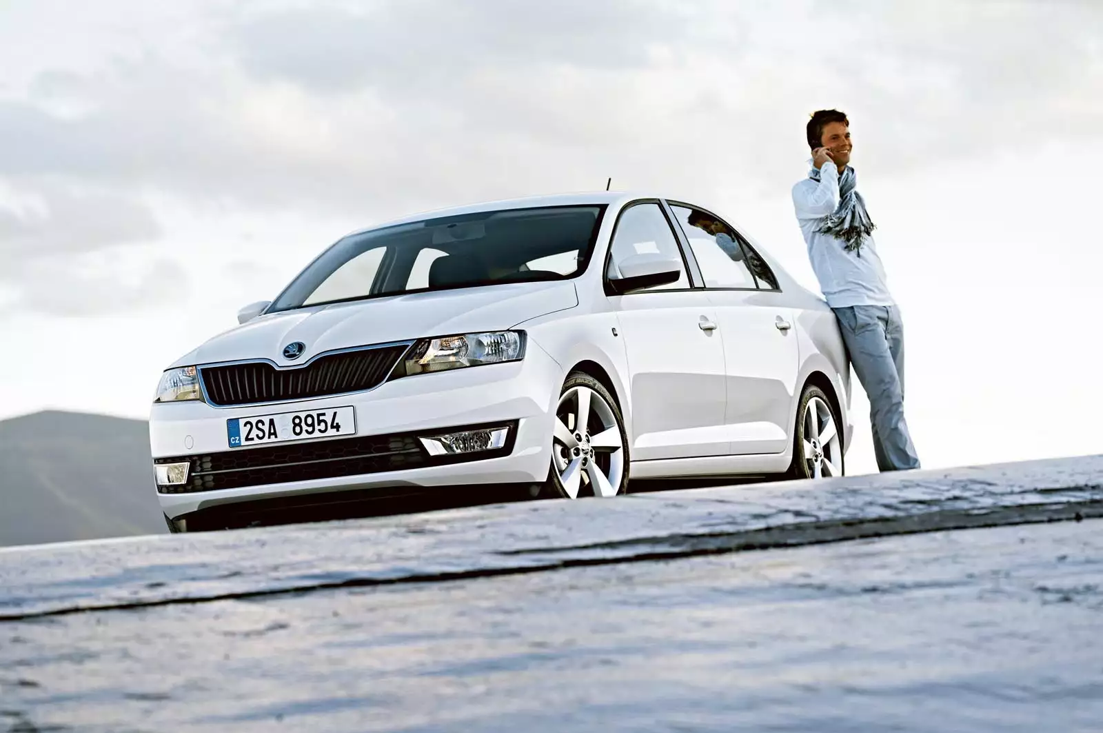 Рапид фото автомобиля Покупаем Skoda Rapid: убежать от себя