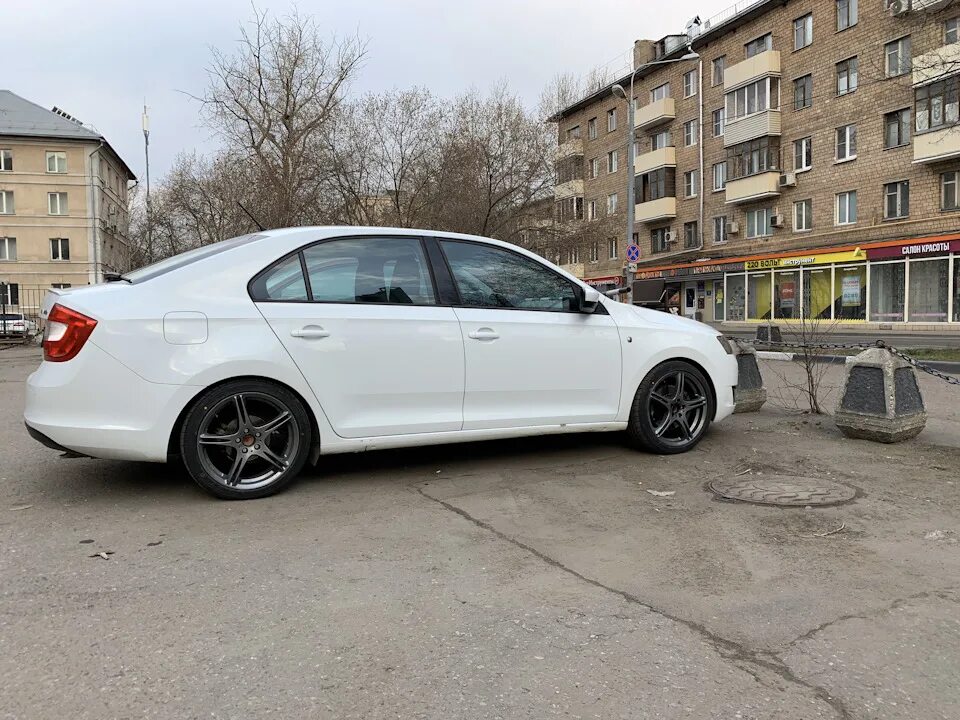 Рапид на 17 дисках фото Переобулся - Skoda Rapid (1G), 1,4 л, 2014 года колёсные диски DRIVE2