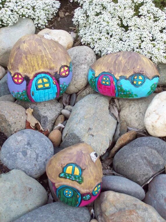 Раскрашенные камни фото Gnome Home Painted river rocks, Painted rocks, Rock crafts