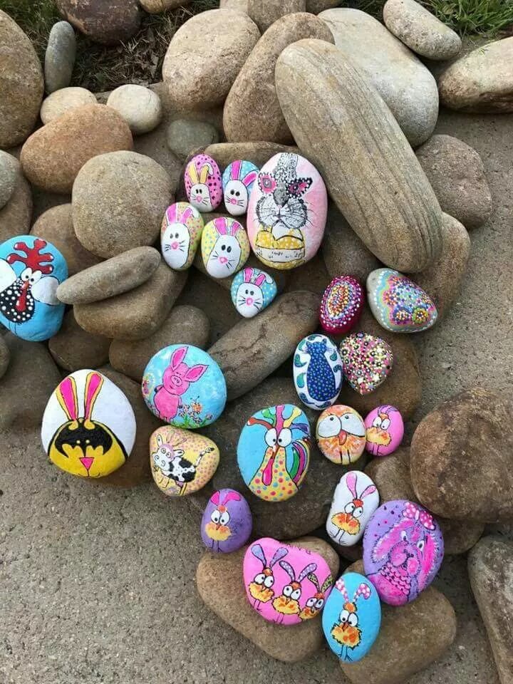 Раскрашенные камни фото Easter painted rocks. Bright colors and cute characters. www.artistsclub.com Pai