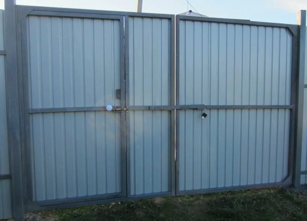 Распашные ворота с калиткой внутри фото Бригада по установке забора в Мичуринске: 111 строителей с отзывами и ценами на 