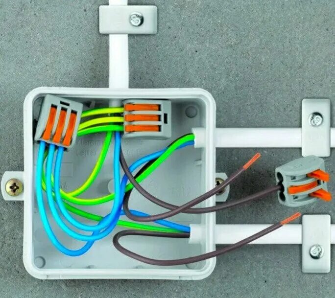 Распаячная коробка подключение света EKF plc-smk-413 Строительно-монтажная клемма СМК 222-413 с рычагом 3 отверстия 0