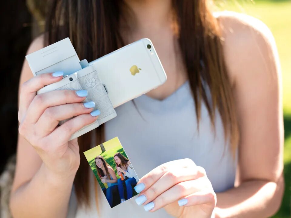 Распечатать фото с телефона на бумаге This $150 case will turn your iPhone into a Polaroid