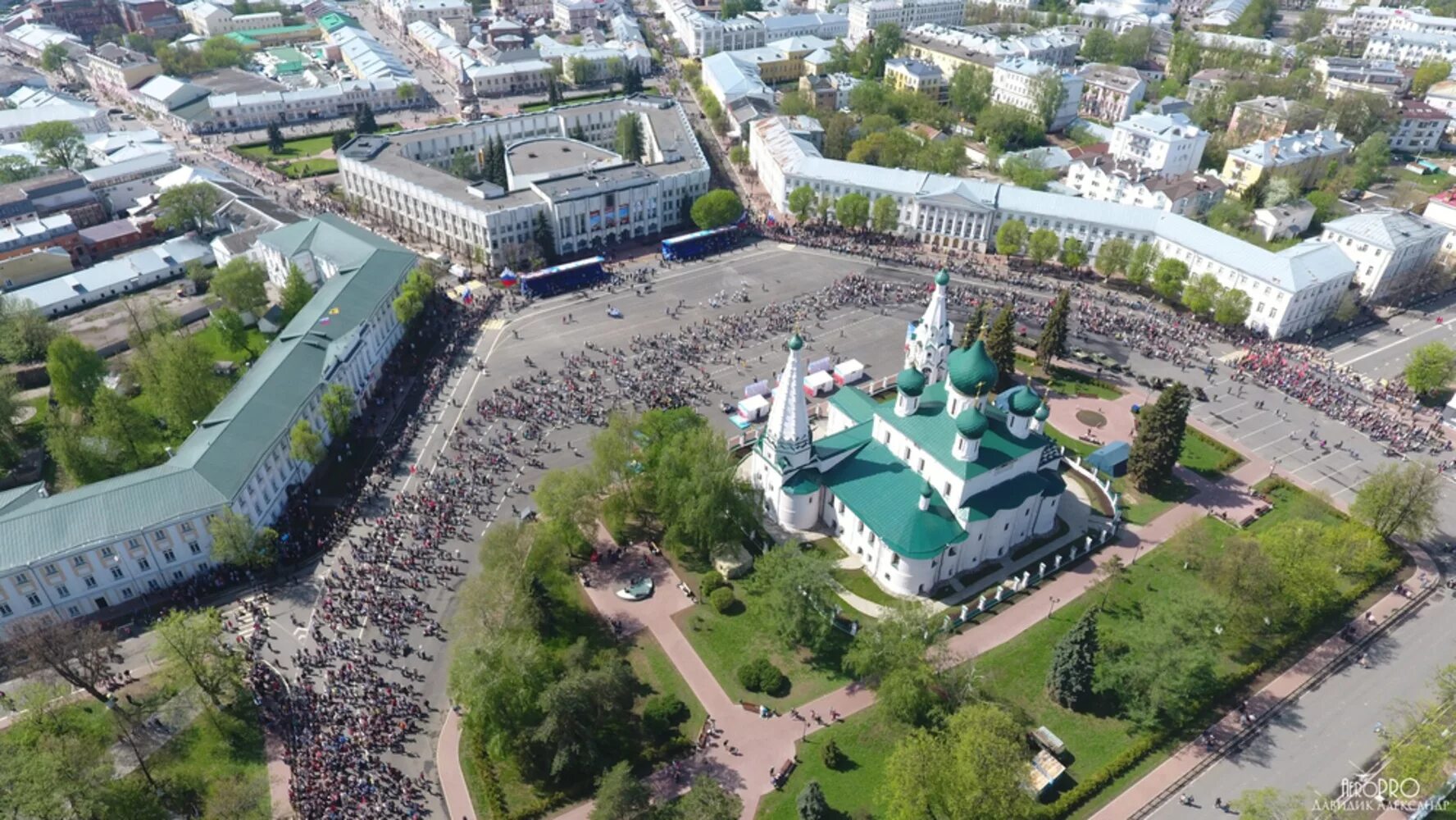 Распечатать фото ярославль центр 9 мая под облаками: как сверху выглядит шествие "Бессмертного полка" в Ярославле