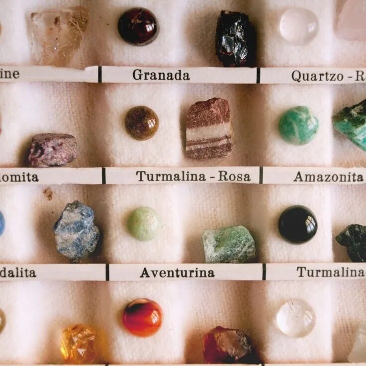 Распознавание камней по фото Semi-precious stones Rocks and gems, Gems and minerals, Stones and crystals