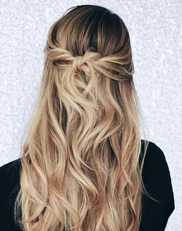 Распущенные волосы без прически These prom hairstyles half up half down really are fab. #promhairstyleshalfuphal