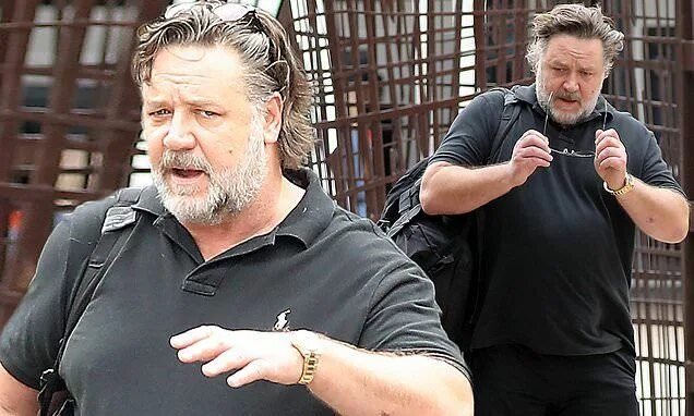 Рассел кроу как выглядит сейчас фото Russell Crowe looks tired as he jets into Sydney for Christmas Russell crowe, Au