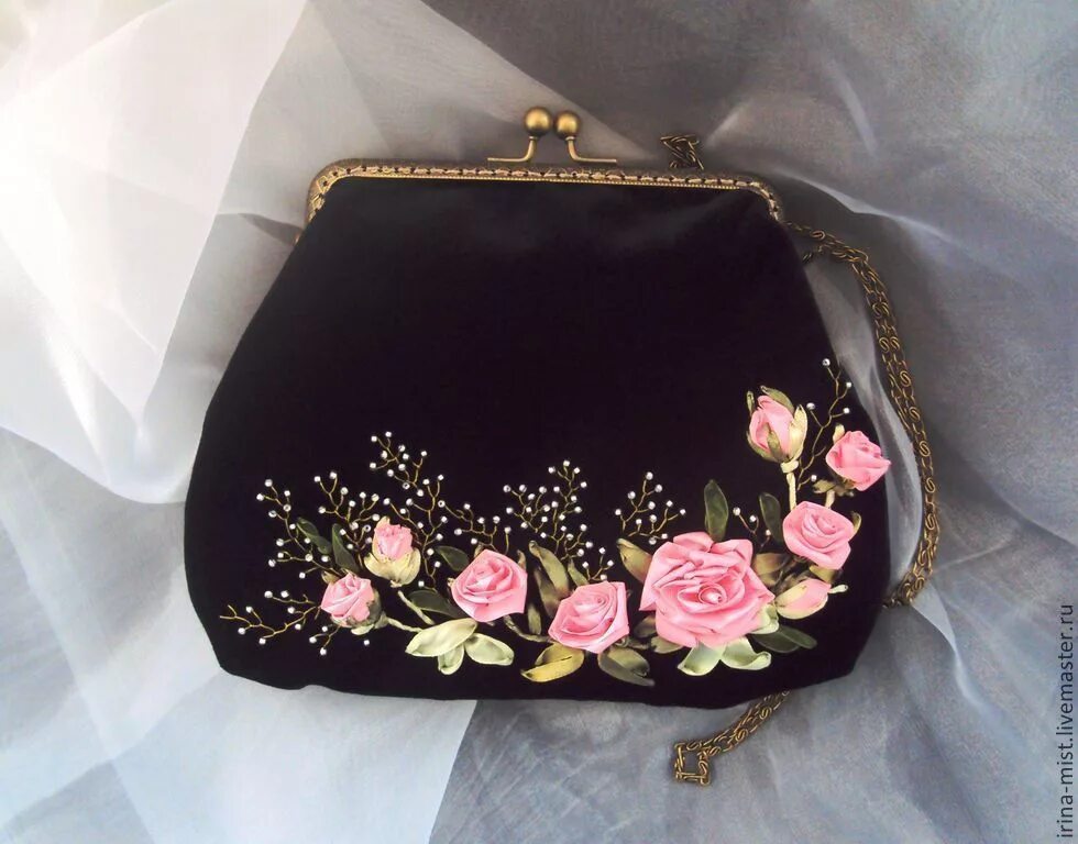 Расшитые сумочки театральная сумочка Ribbon embroidery, Embroidery purse, Silk ribbon embroidery