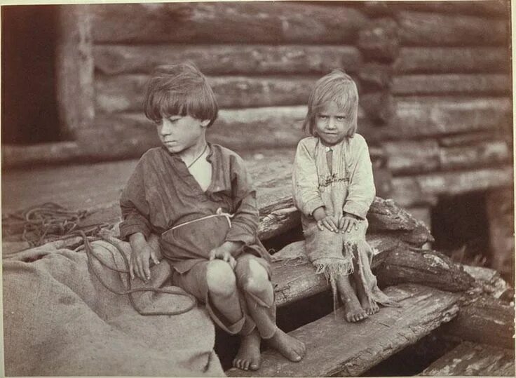 Рассказ старое фото Vihtoora Lesonen's children in Venehjärvi, Karelia. 1894. Photo: I. K. Inha Стар