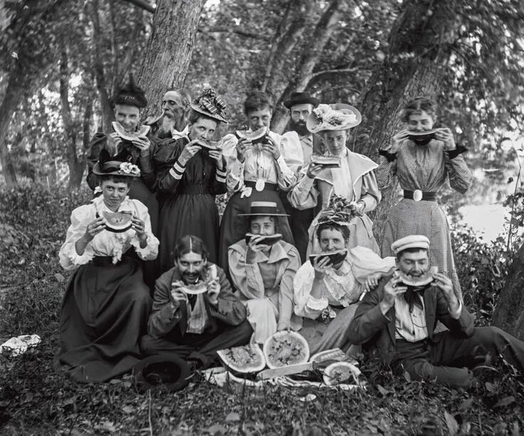 Рассказ старое фото In this 1894 photograph of an outing in the Maine woods, watermelon slices resem