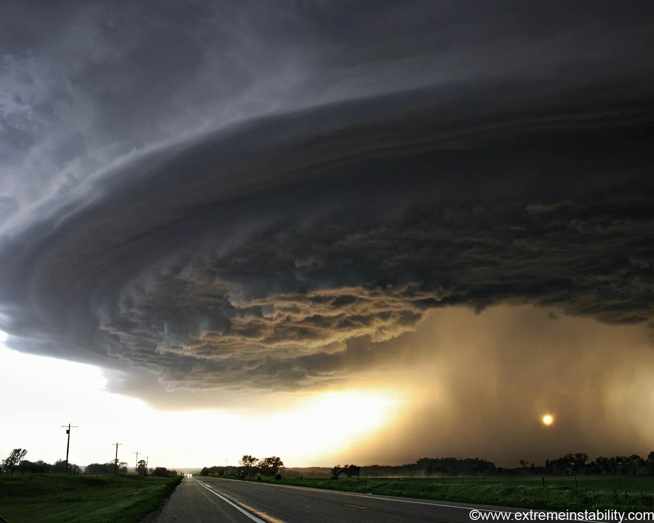 Рассмотрите фото природных явлений и назовите их tornado Clouds, Amazing nature, Nature