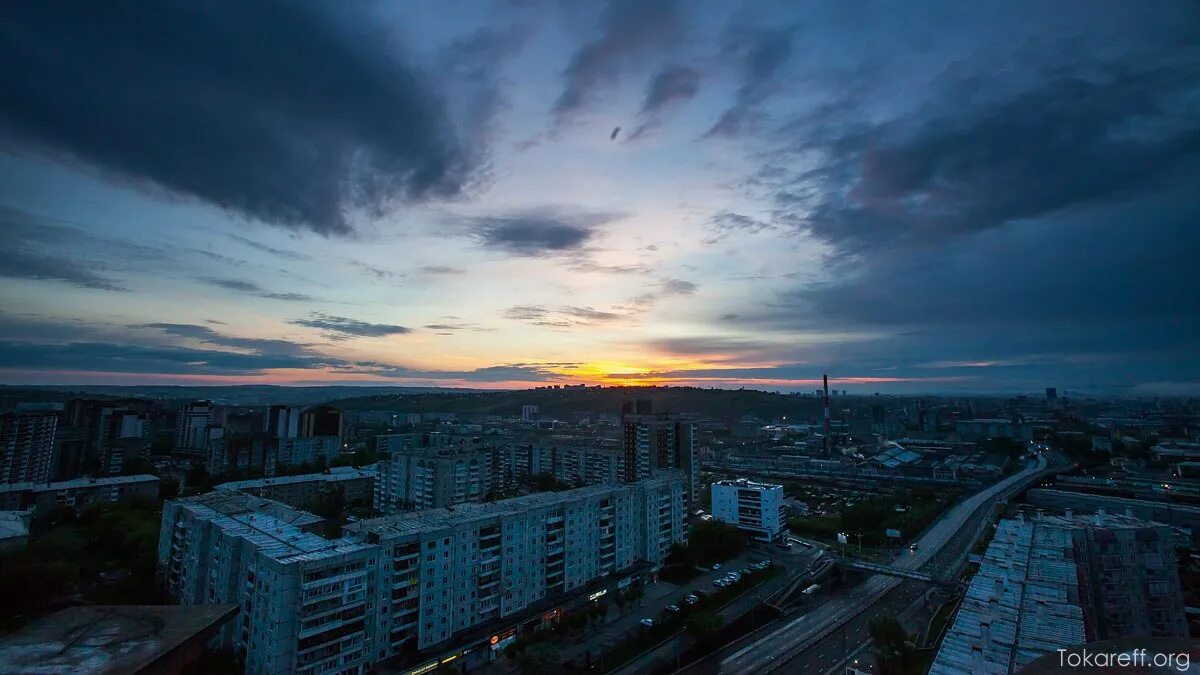 Рассвет красноярск фото Рассвет в Красноярске. Город под первыми лучами Солнца. фото: Сергей Токарев