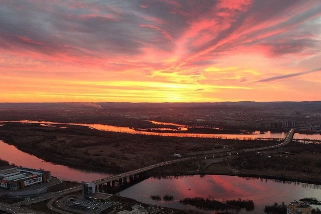 Рассвет красноярск фото В Красноярске сфотографировали красивый рассвет - 9 ноября 2020 - НГС24.ру