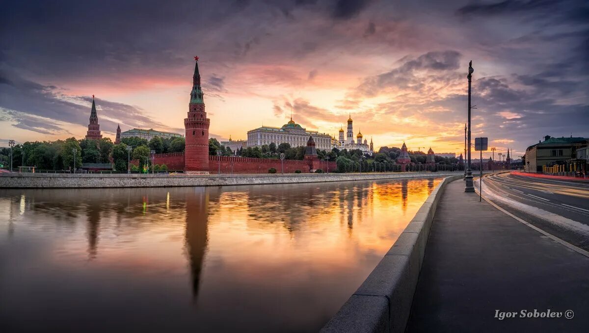 Рассвет на москве реке фото Рассвет над Кремлем. Фотограф Игорь Соболев