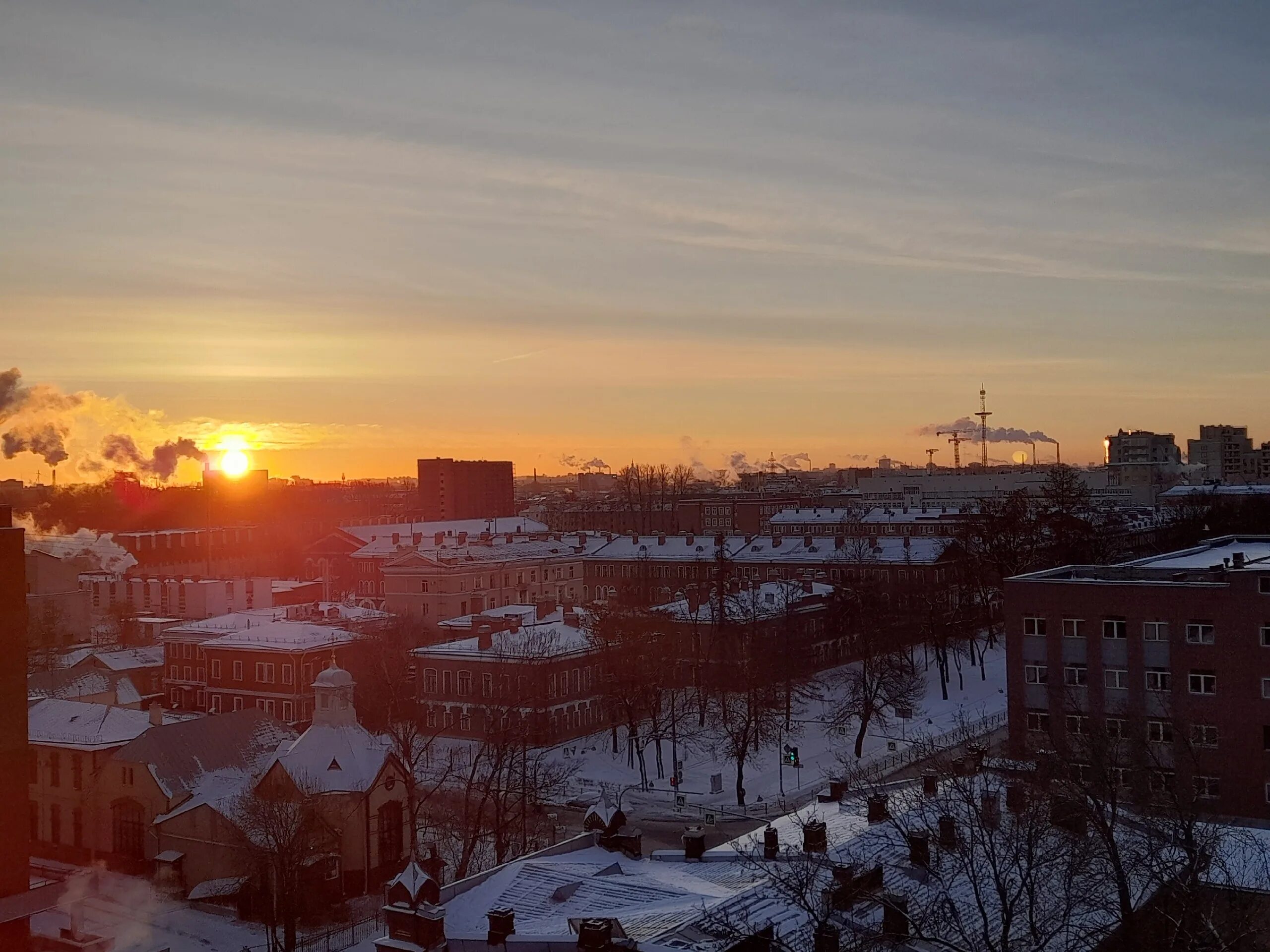 Рассвет сегодня фото Петербуржцы делятся фотографиями чудесного рассвета 12 февраля