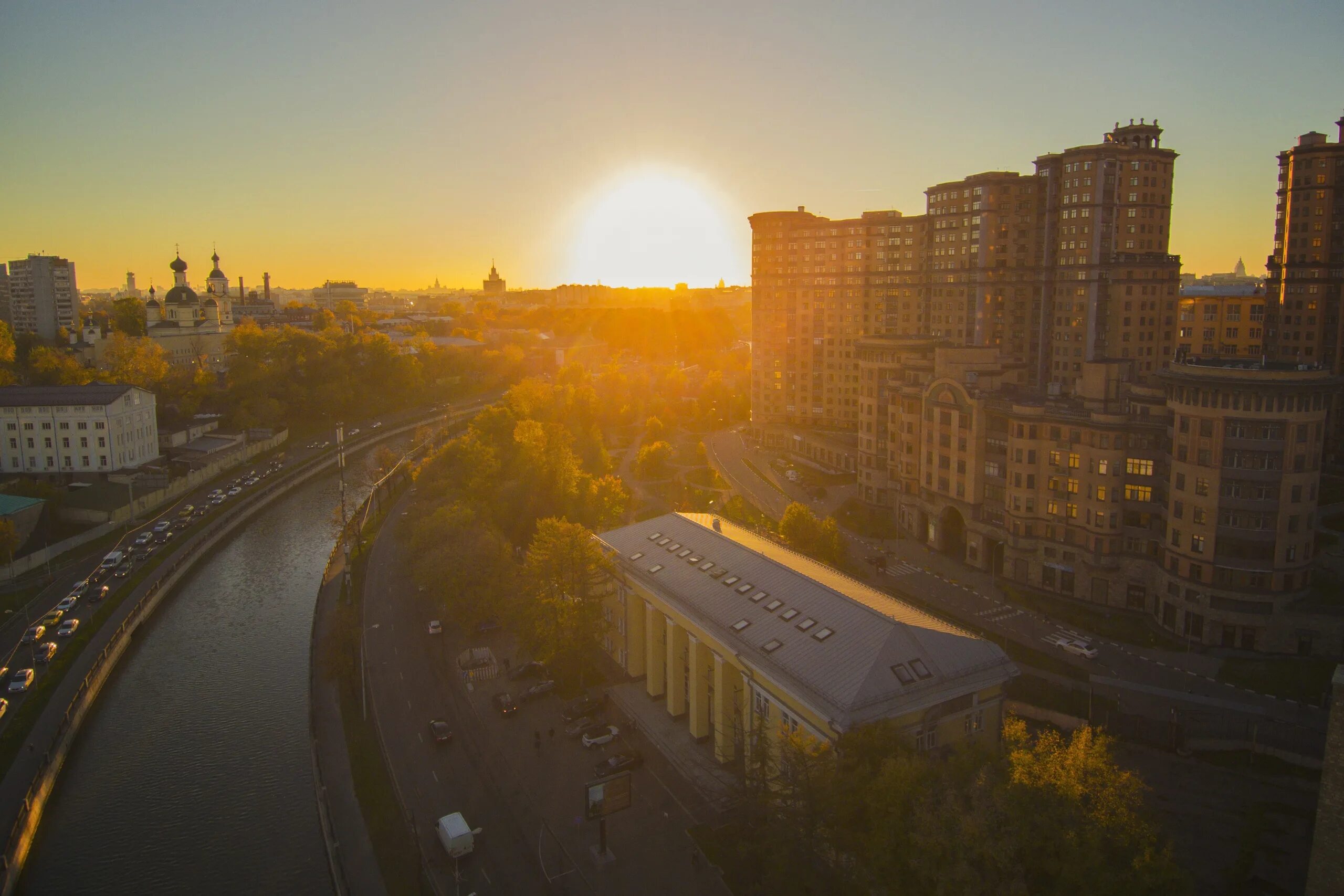 Рассвет сегодня в москве фото ЦАО на закате, Москва - Фото с высоты птичьего полета, съемка с квадрокоптера - 