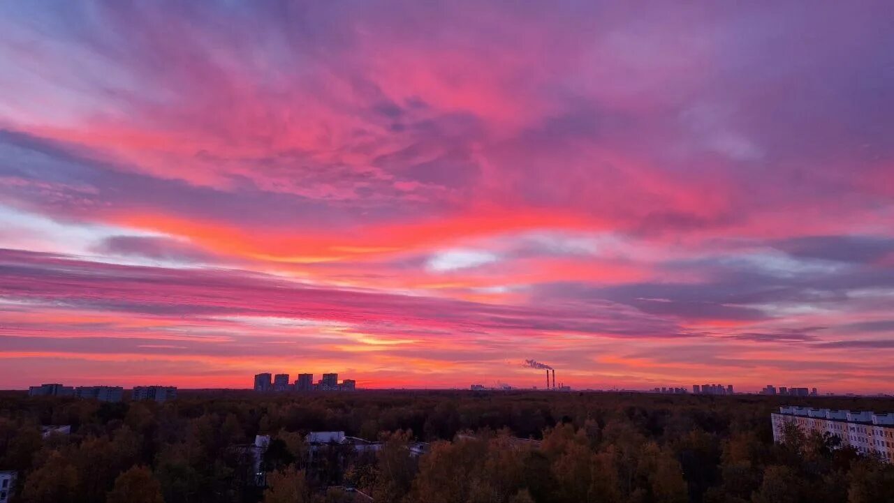 Рассвет сегодня в москве фото Алый рассвет в Москве - смотреть видео онлайн от "Пятый канал НОВОСТИ" в хорошем