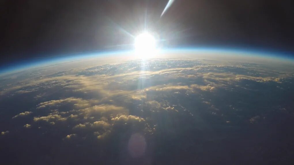 Рассвет в космосе фото A Sunrise Viewed From The Edge Of Space