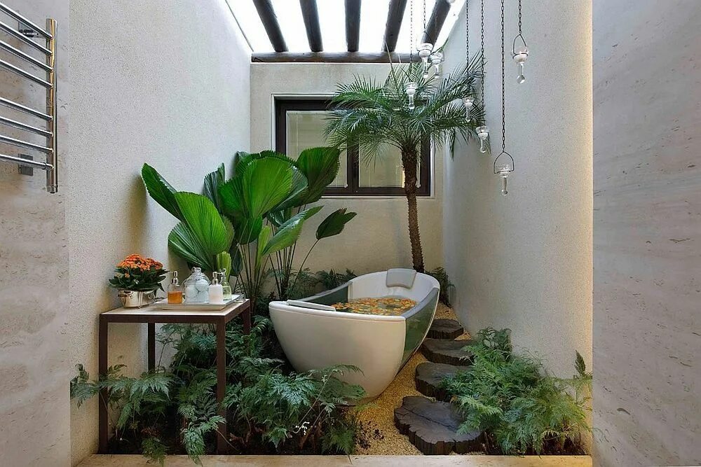 Растения в интерьере ванной комнаты Seasonal Style: Hot Bathroom Trends to Try Out This Summer Tropical bathroom dec