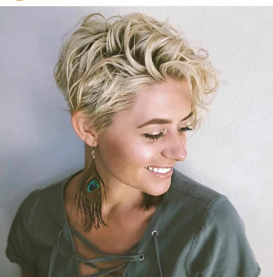 Растрепанная прическа на короткие волосы Pixie Cut ✂ Short Hair Style on Instagram: "Just an amazing look on @becs_mk !!;