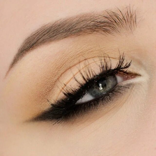 Растушеванная стрелка макияж Smokey Cat Eye IsaDora Global pics Smokey cat eye, Eye makeup, Makeup inspo