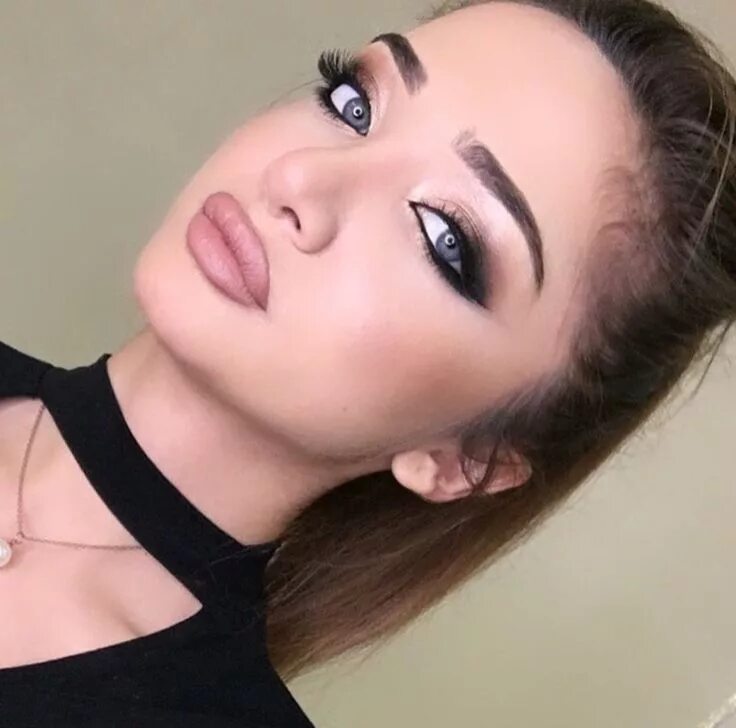 Растушеванная стрелка макияж Pinterest: @adarkurdish Top makeup products, Makeup looks, Makeup