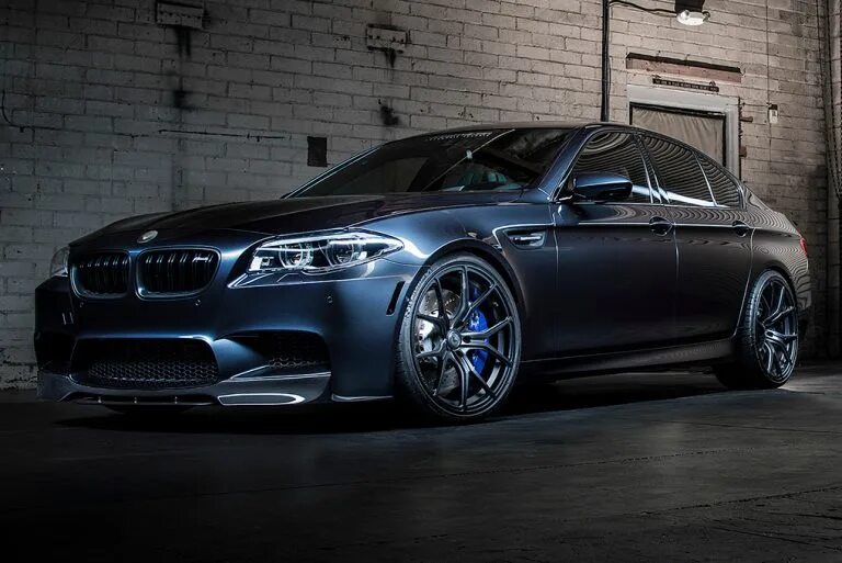 Растянутое фото бмв Летний спорт-пакет шин Michelin Pilot Super Sport на BMW M5 в 21 диаметре - BuyW