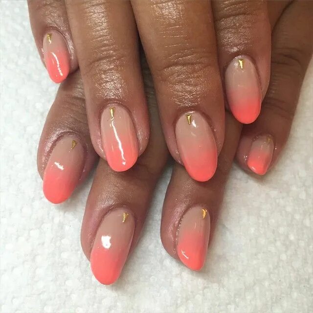 Растяжка на ногтях фото Sparkle SF Nail Studio on Instagram: "Nude to electric coral gradient for Rachel