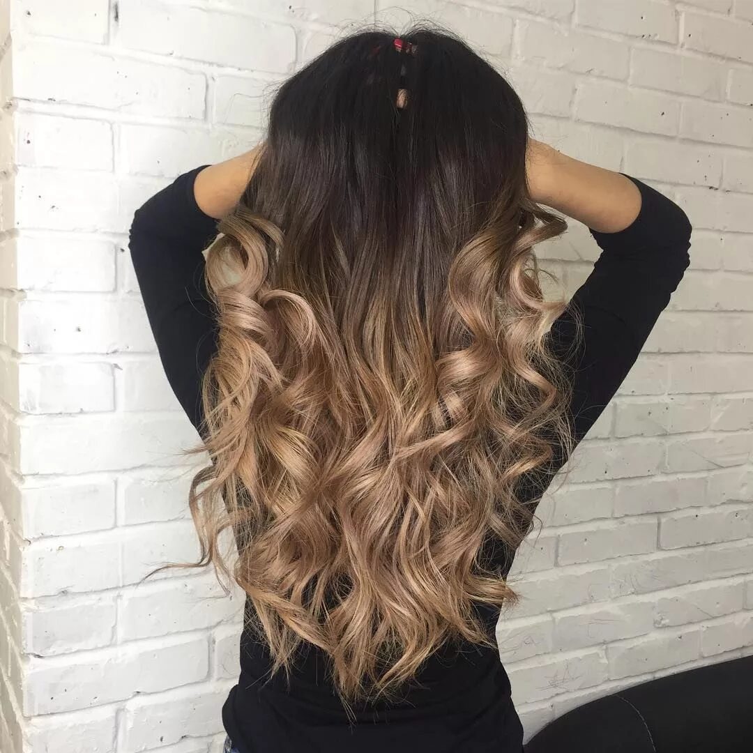 Растяжка на темных волосах фото Adeus, balaiagem e ombré. A moda para 2018 são as mechas californianas Cabelo, C