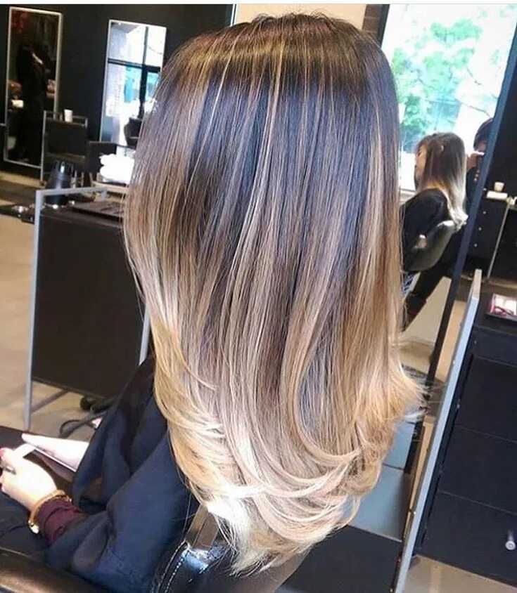 Растяжка цвета на средние волосы фото via fashion4perfection instagram Balayage hair, Hair styles, Brown blonde hair