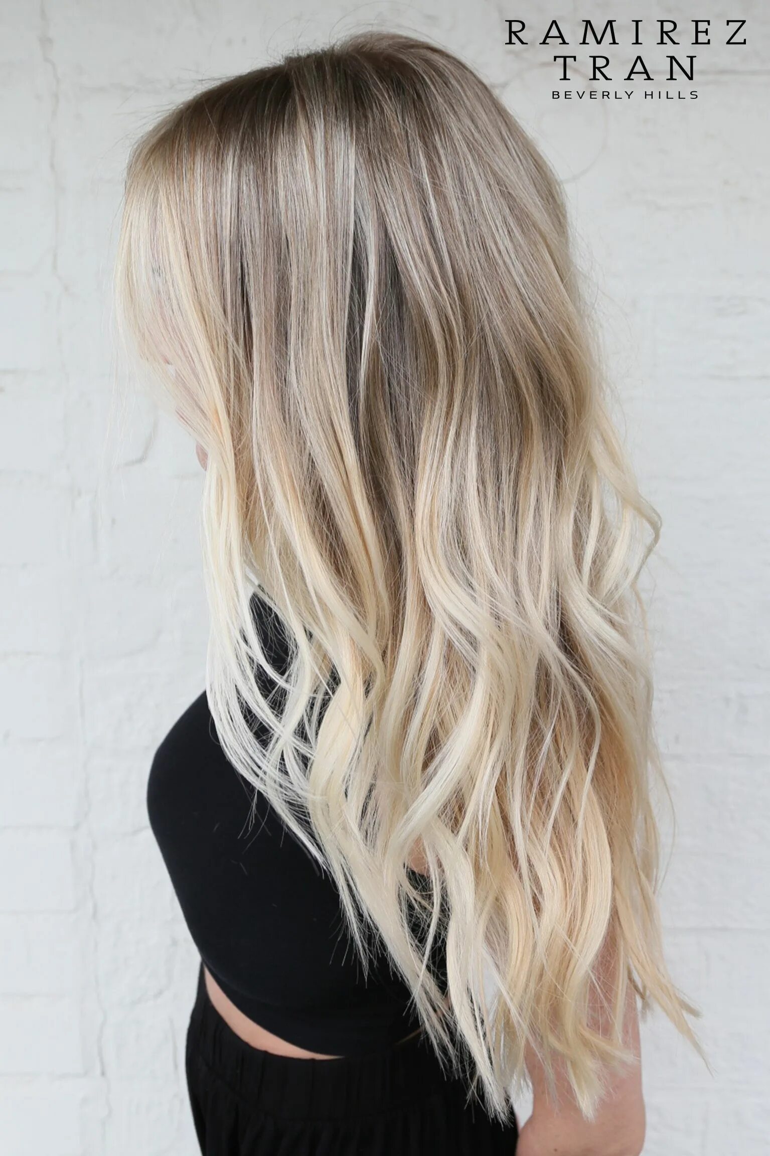 Растяжка цвета на светлых волосах фото Love this beach blonde color Natural ash blonde hair, Balayage hair, Hair styles