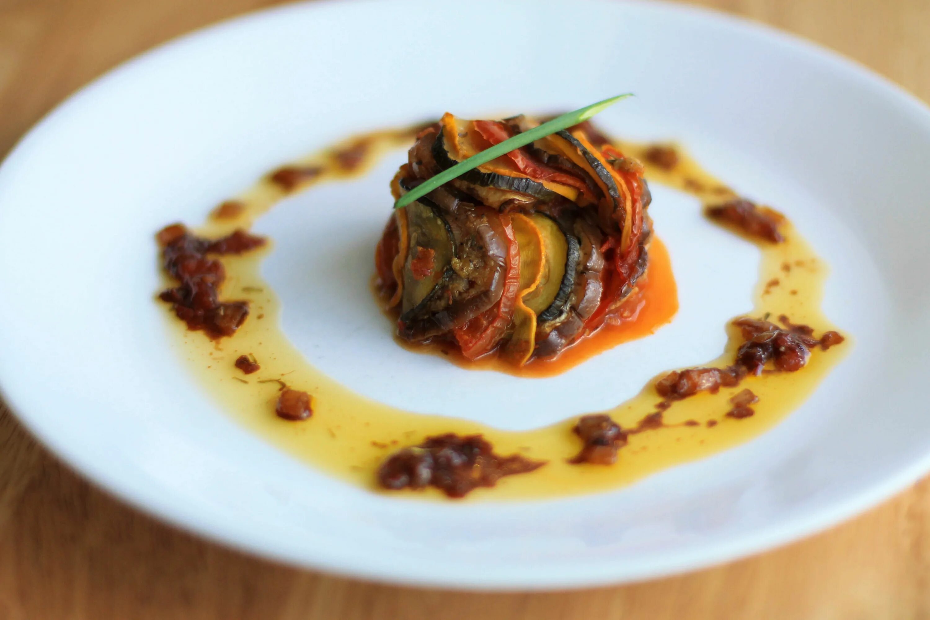 Рататуй блюдо французской кухни рецепт с фото Ratatouille (Confit Byaldi) Ratatouille dish, Easy ratatouille recipes, Ratatoui