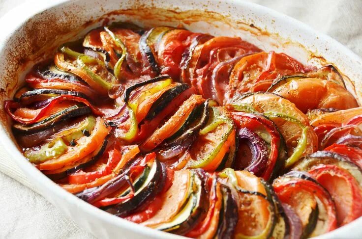 Рататуй с овощами фото Tian de légumes : 400 g d'aubergines, 500 de courgettes, 500 g de tomates, 2 oig