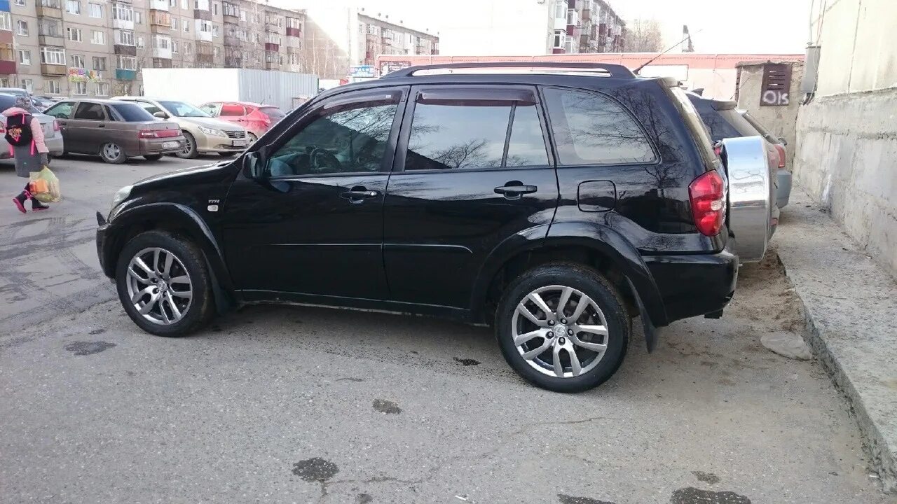 Рав 4 диски фото Toyota RAV4 (II) 2.0 бензиновый 2005 Цвет черный, 2х литровый на DRIVE2