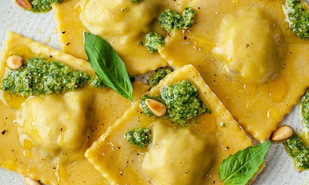 Равиоли что это за блюдо фото Homemade Mushroom + Pesto Ravioli - SO VEGAN