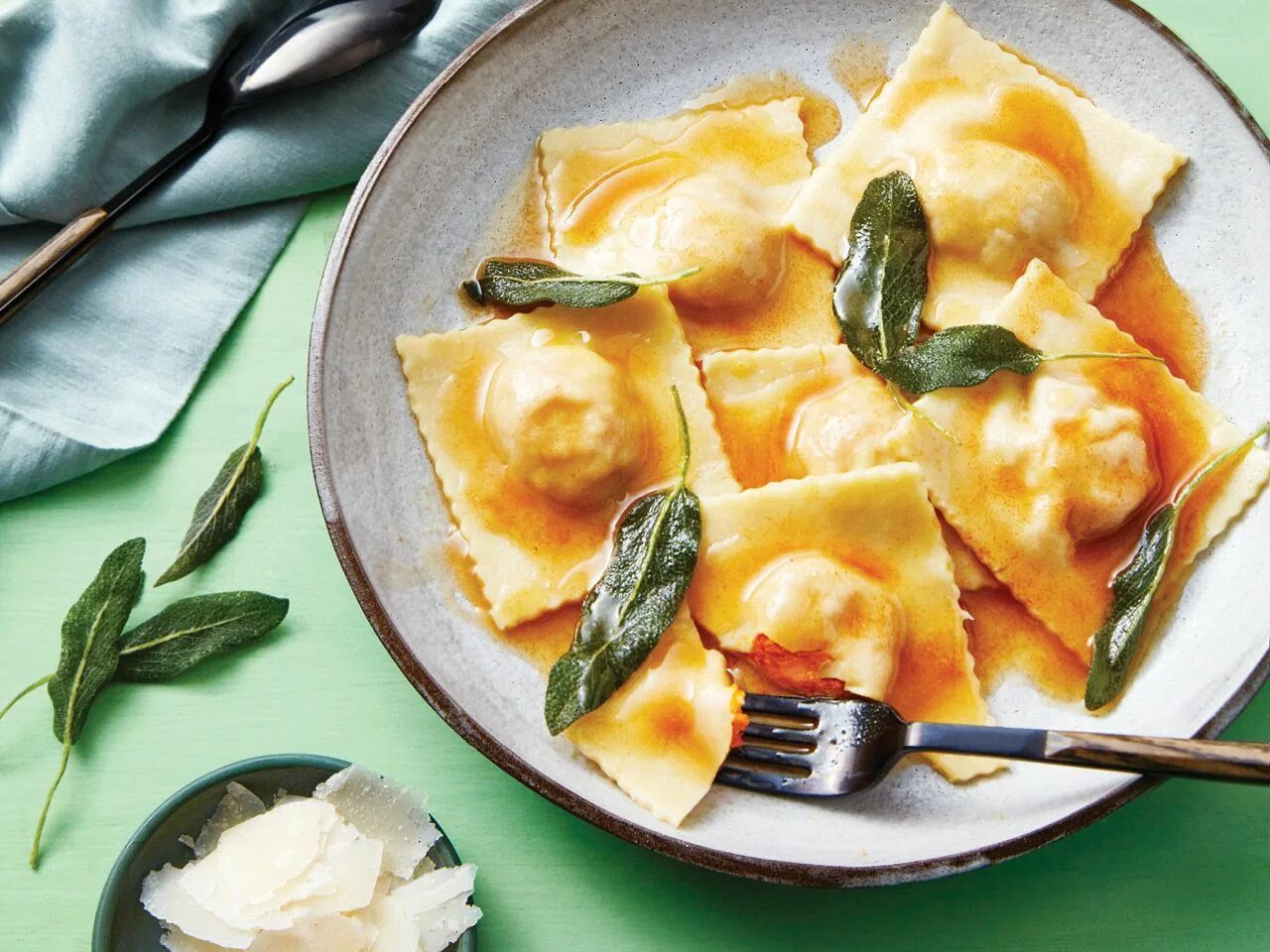 Равиоли что это за блюдо фото Homemade Sage and Pumpkin Ravioli Recipe - Chatelaine Recipe Homemade pasta reci